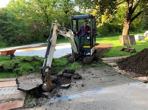 mini digger with driver bristol|4plant.